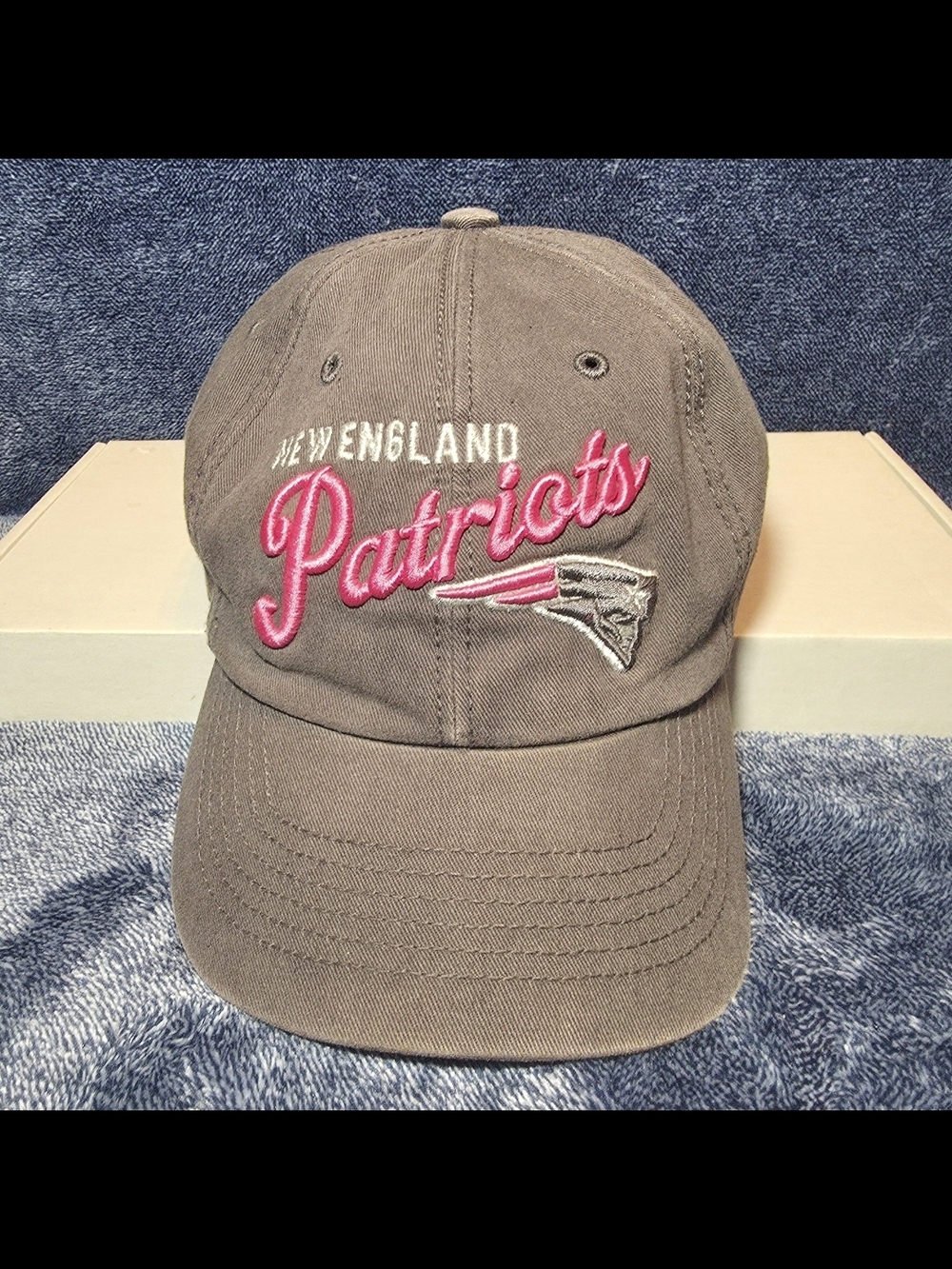 New England Patriots Gray Baseball Cap with Pink Script